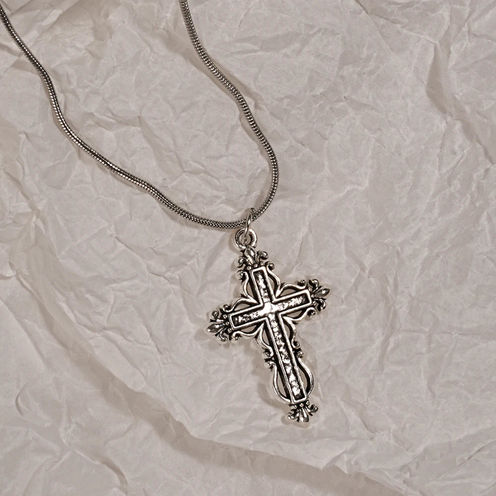 Customised Y2K-style cross and love pendant necklace, sweet and cool for girls, suitable for everyday wear.