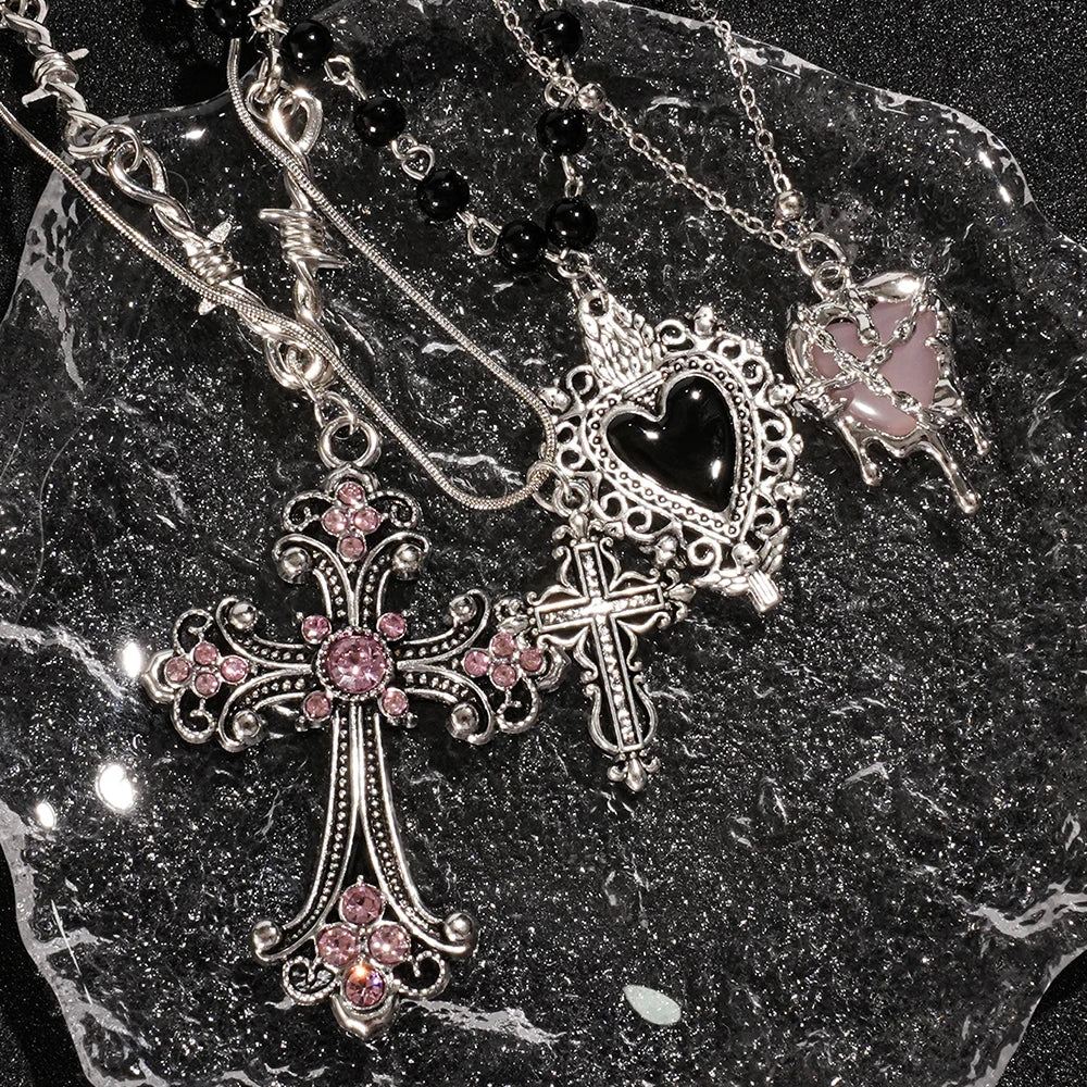 Customised Y2K-style cross and love pendant necklace, sweet and cool for girls, suitable for everyday wear.
